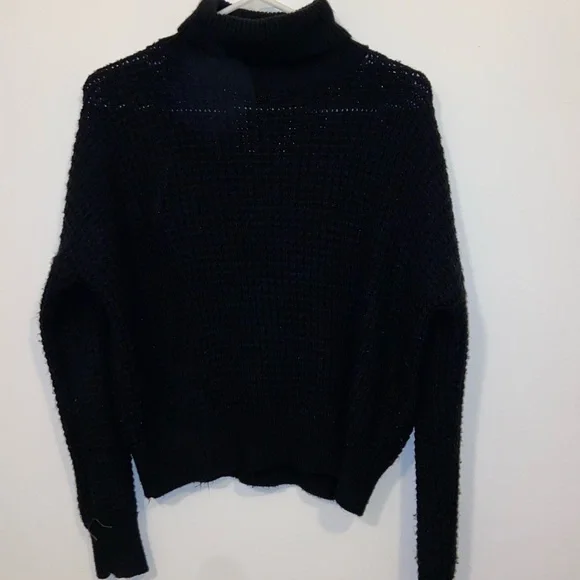 Black sweater - Picture 1 of 3